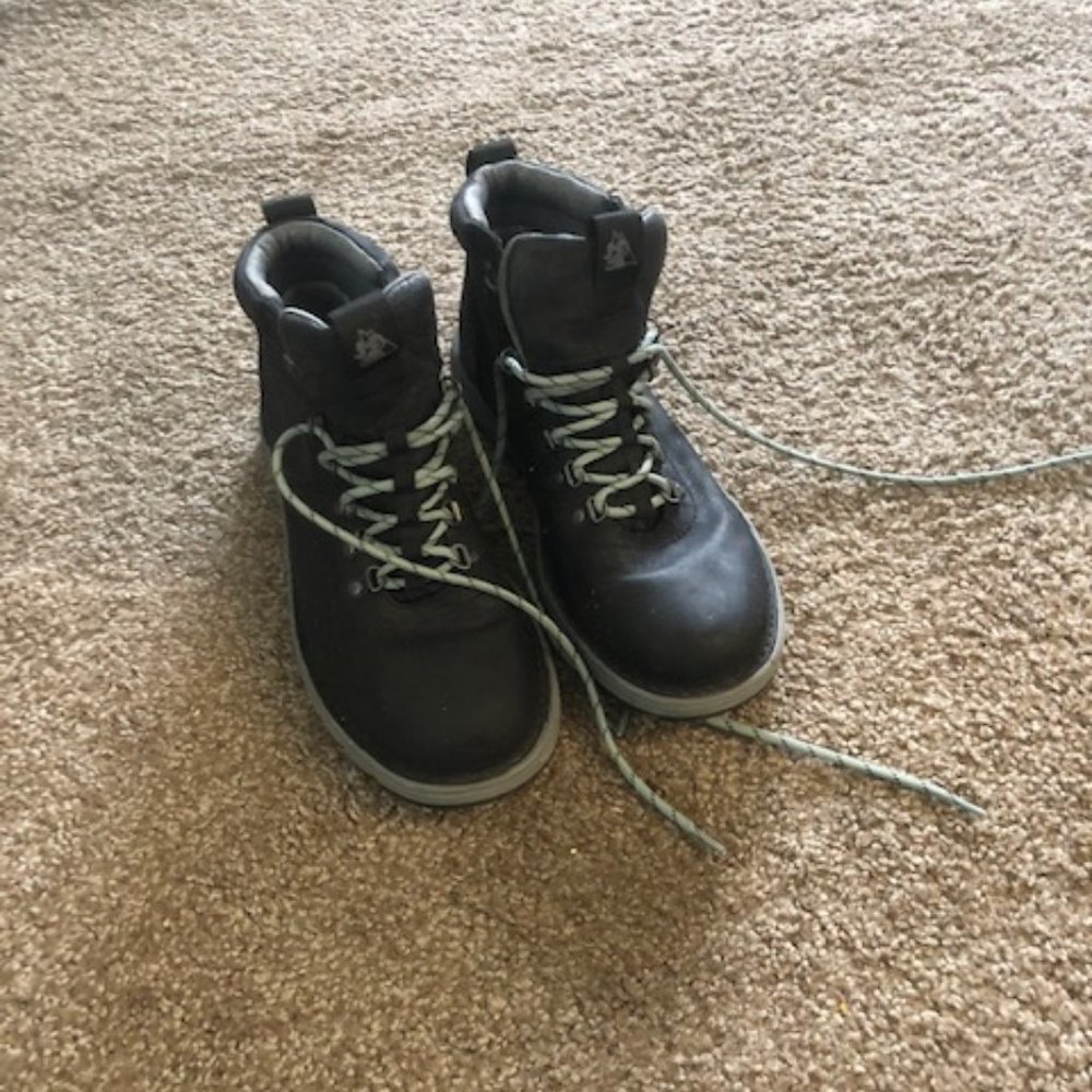 Rocky Work Boots. Soft-Toe. Vibram Soles. SIze 10. Full Leather upper.